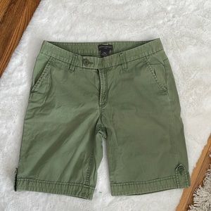 Banana Republic apple green cotton shorts ladies size 8
